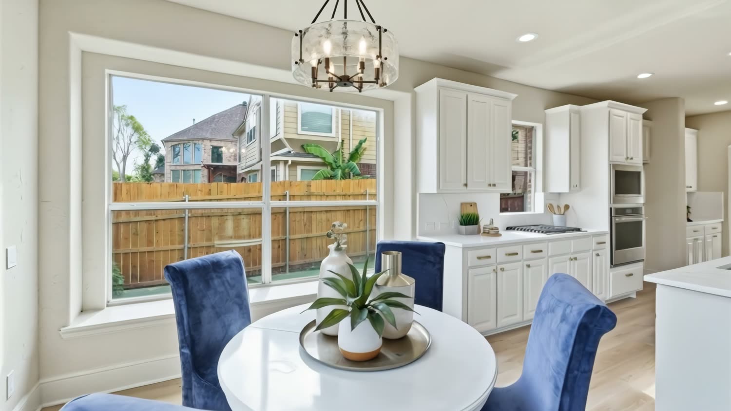 Breakfast room off the kitchen